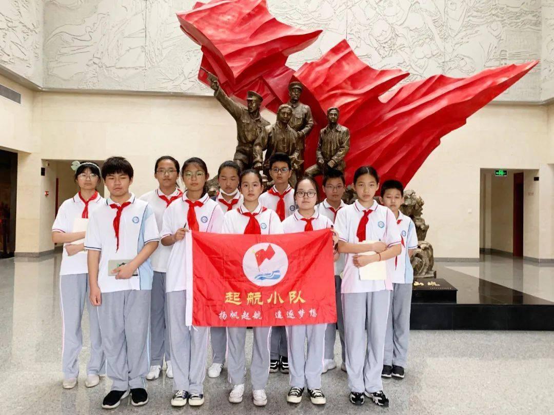 一个长方体高增加四厘米后，成了正方体，并且表面积增加0.96平方分米，原来长方体的体积是多少立方厘？