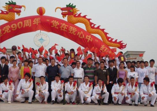 逃离金色的沙漠
