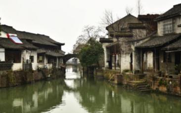 飞机上有几样东西是免费的，乘客不要求，空姐不会主动给