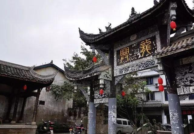 逃离金色的沙漠
