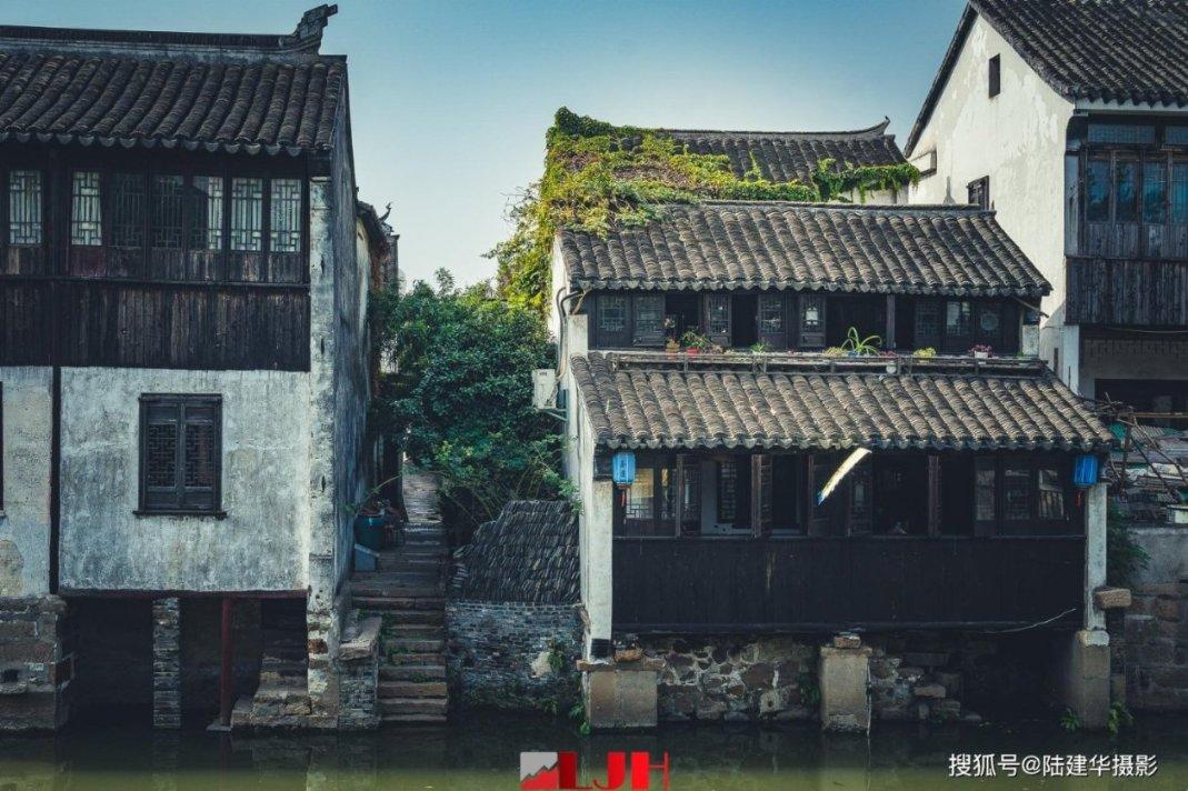 最近玩英雄联盟玩的时间长了就会卡住然后经常游戏崩溃，这是最近游戏的问题吗？谢谢了，大神帮忙啊游戏画面